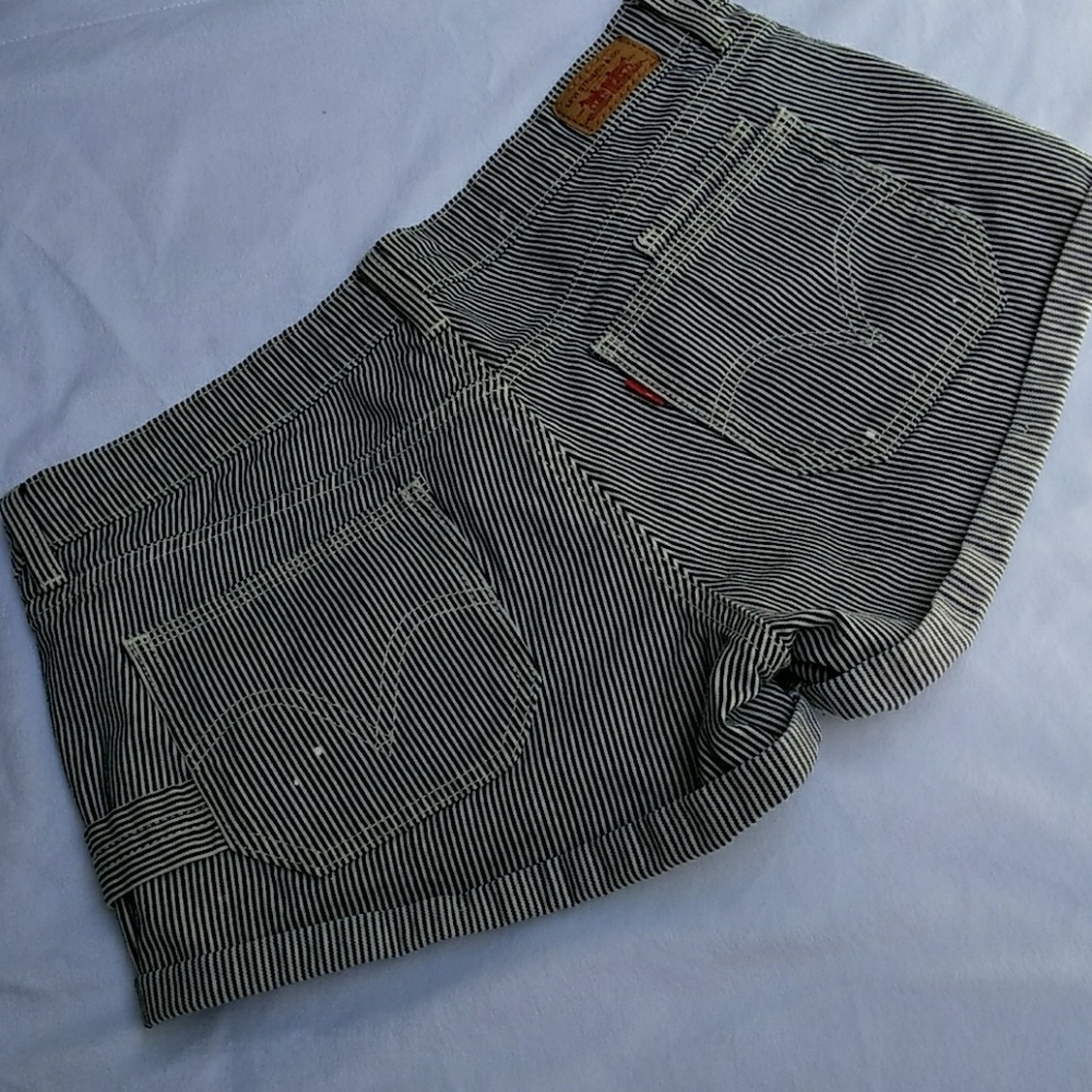 LEVI'S: NAVY PINSTRIPE JEAN SHORTS: SIZE 7